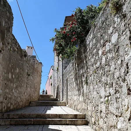 Appartamento Old Town Rab Garden